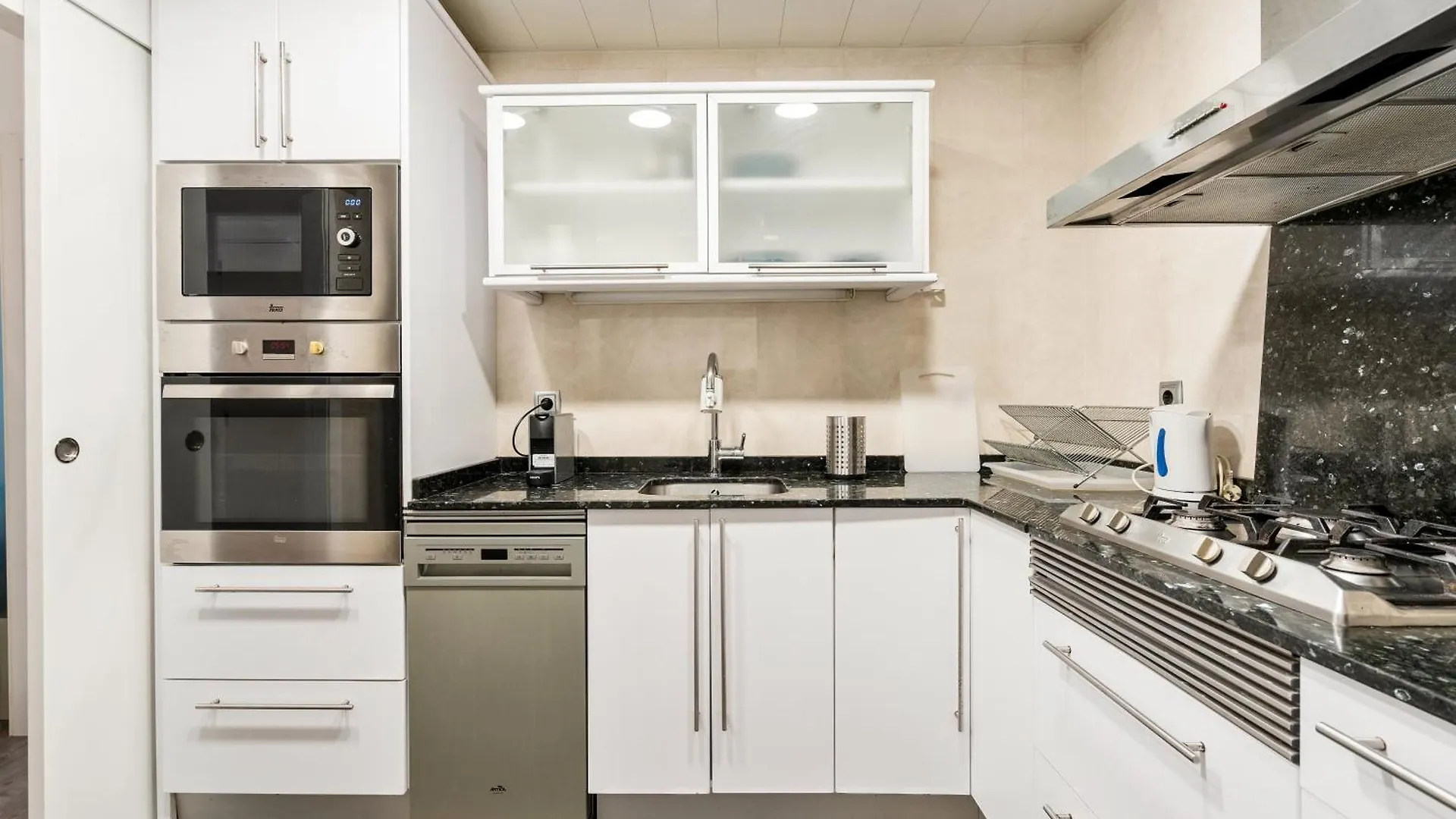 Your Home In Barcelona Office & Gym & Parking Free 0*,