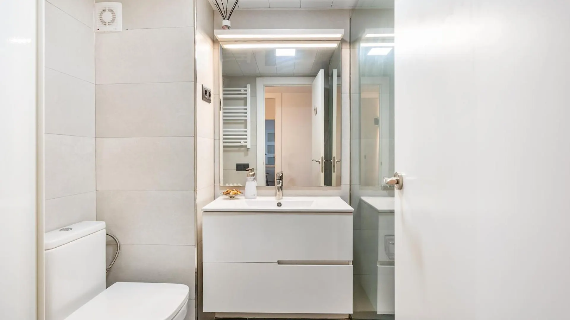 Your Home In Barcelona Office & Gym & Parking Free Spain